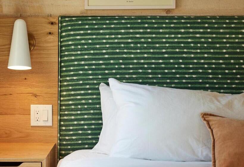 Люкс с Балконом, Woodstock Way