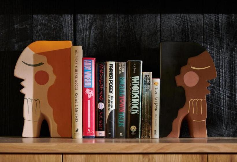 Четырехместный Номер Deluxe, Woodstock Way