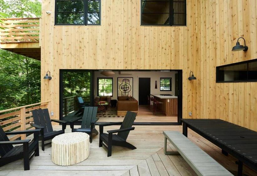 Четырехместный Номер Deluxe, Woodstock Way