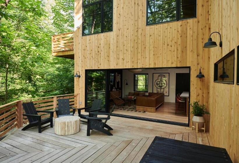 デラックスの４人部屋, Woodstock Way