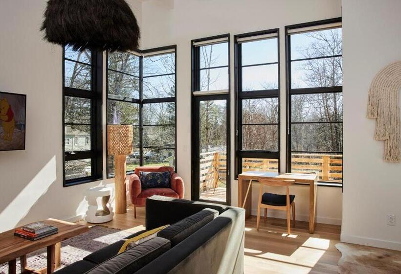 Люкс с Балконом, Woodstock Way