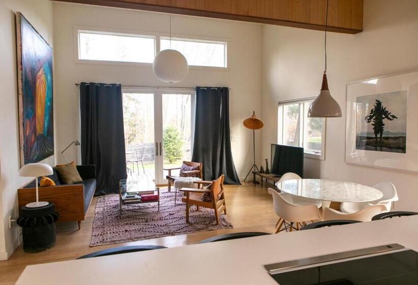 Бунгало Deluxe, Woodstock Way