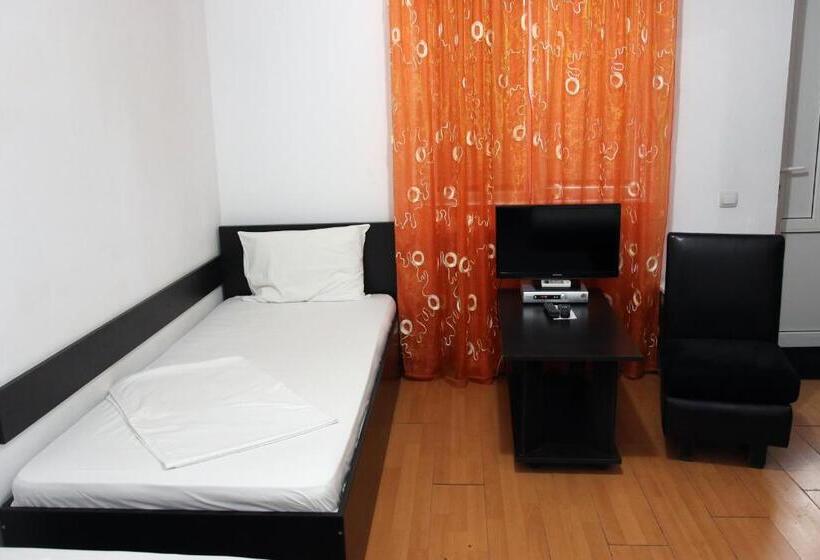 غرفة قياسية ثلاثية, Pensiunea La Tase