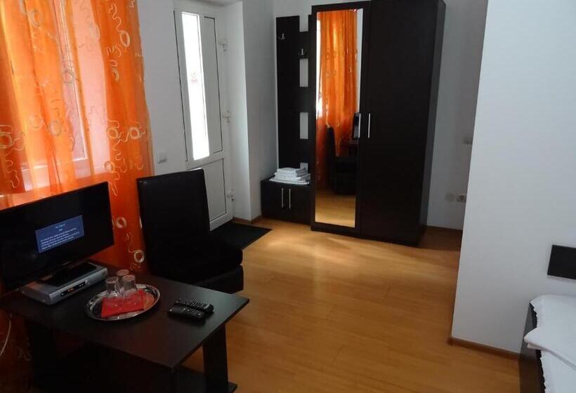 غرفة قياسية ثلاثية, Pensiunea La Tase