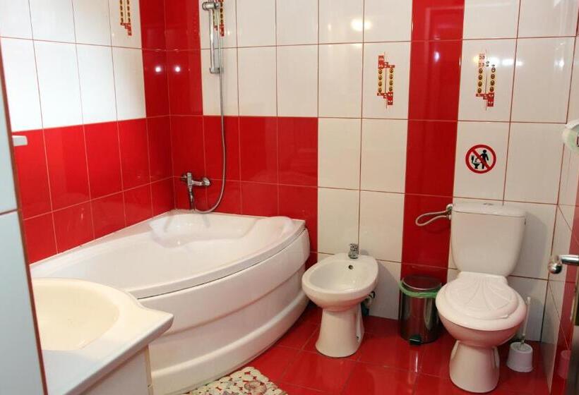 جناح عائلي, Pensiunea La Tase