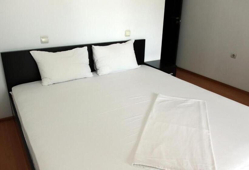 جناح عائلي, Pensiunea La Tase