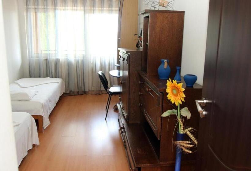 جناح عائلي, Pensiunea La Tase