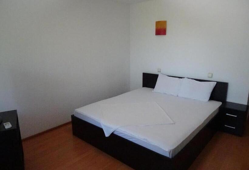 جناح عائلي, Pensiunea La Tase