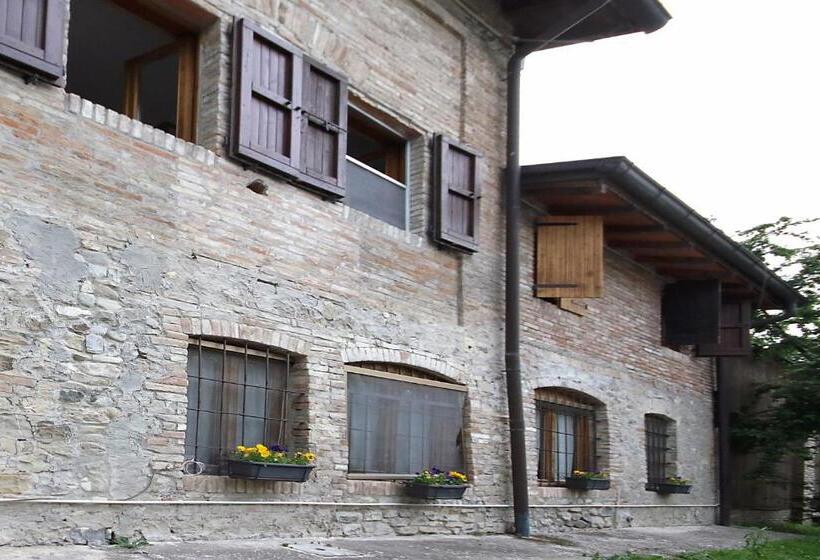 جناح مطلّ علي الجبل, La Maesta