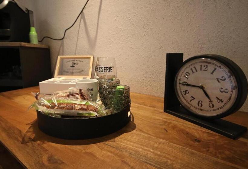 جناح مطلّ علي الجبل, La Maesta