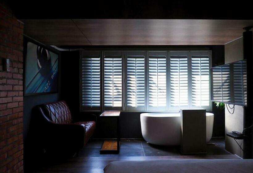 Quarto Estandar com Hidromassagem, Pinhouse