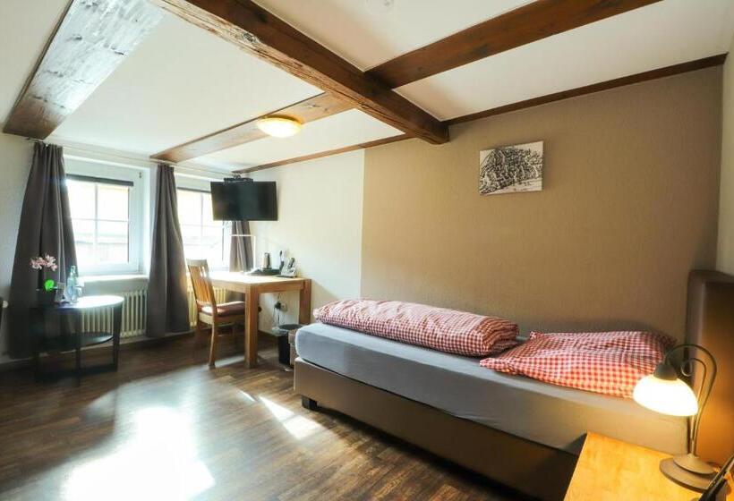 חדר סטנדרט יחיד, Am Dalwigker Tor