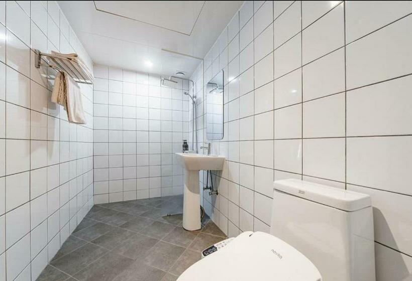 חדר סטנדרט, Yaja Westgate