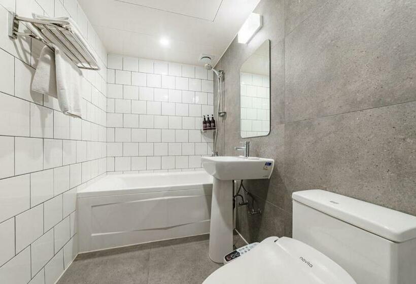 חדר דלוקס, Yaja Westgate