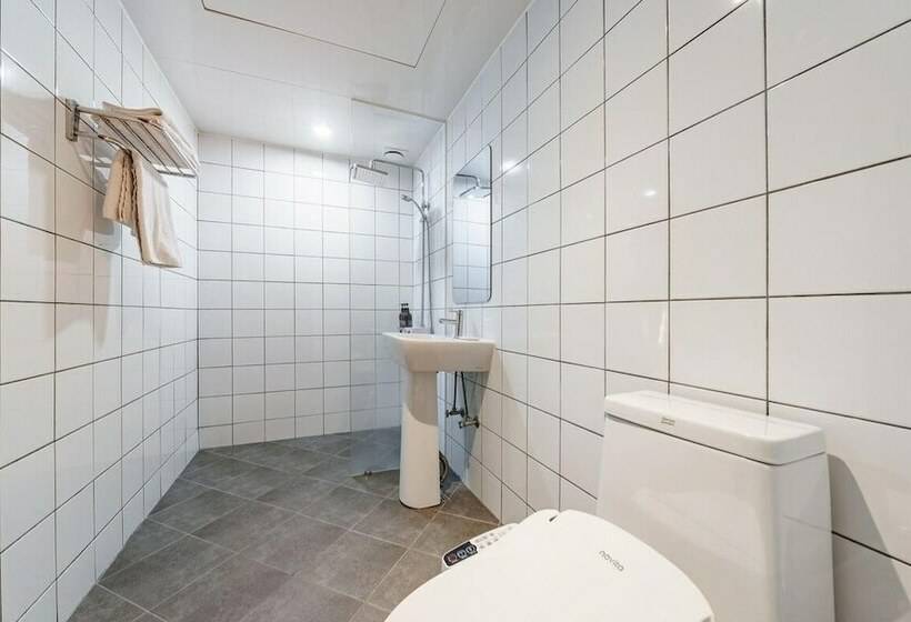 חדר סטנדרט, Yaja Westgate