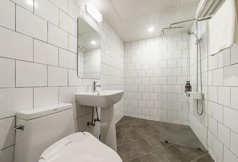 חדר דלוקס, Yaja Westgate