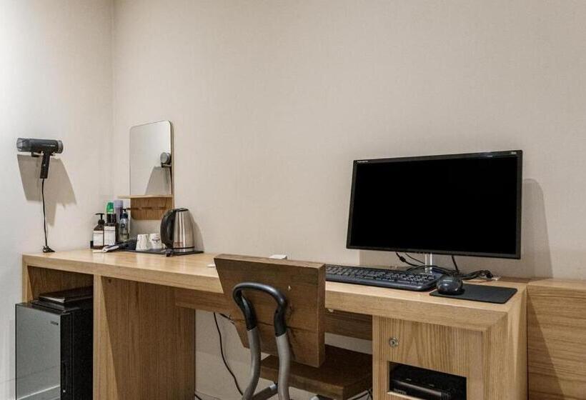 חדר סטנדרט, Yaja Westgate