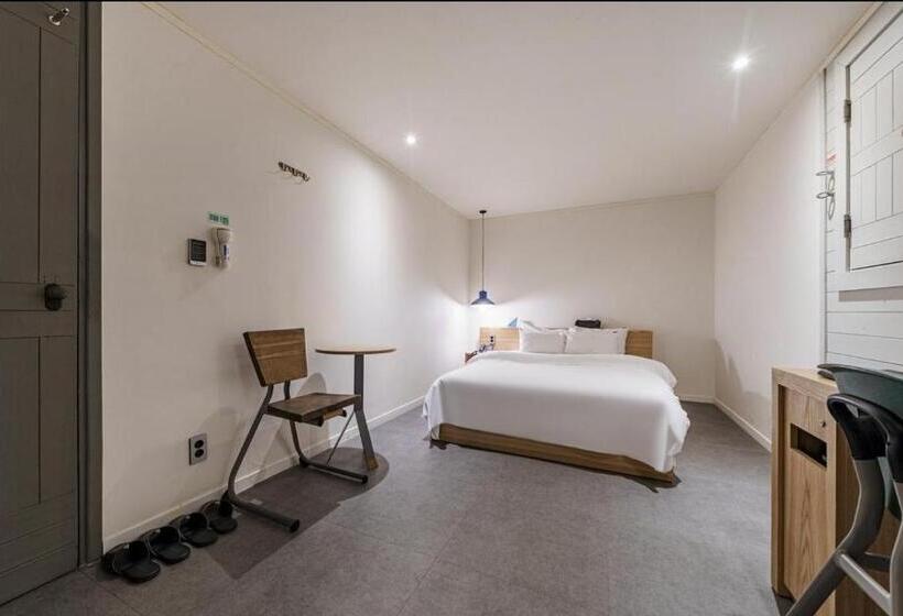 חדר סטנדרט, Yaja Westgate