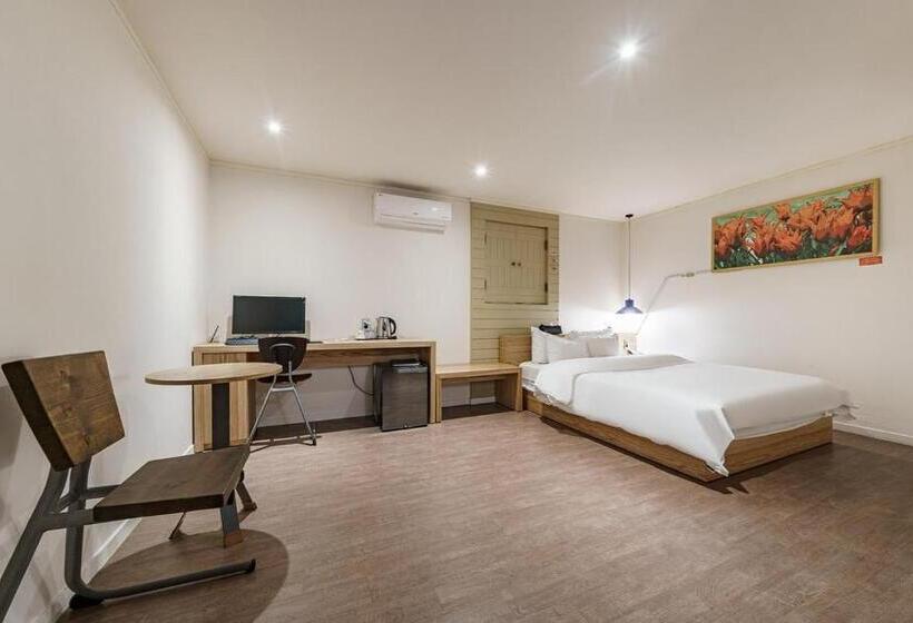 חדר דלוקס, Yaja Westgate