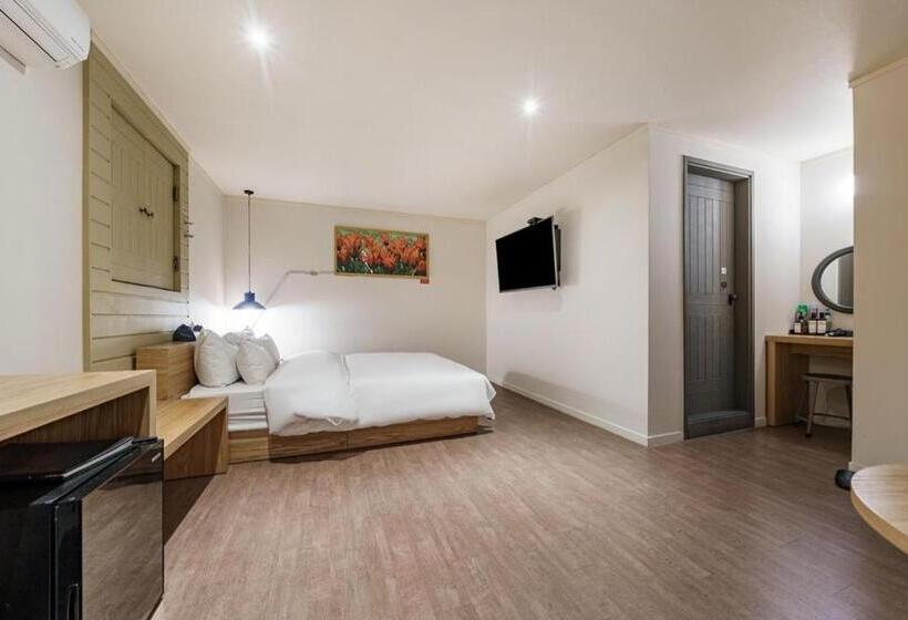 חדר דלוקס, Yaja Westgate