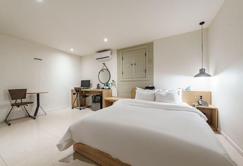 חדר דלוקס, Yaja Westgate