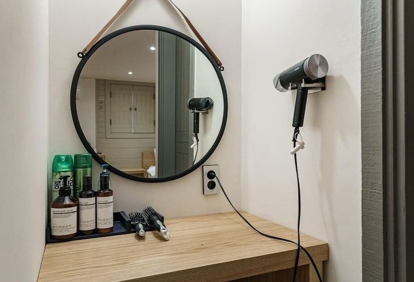 חדר דלוקס, Yaja Westgate