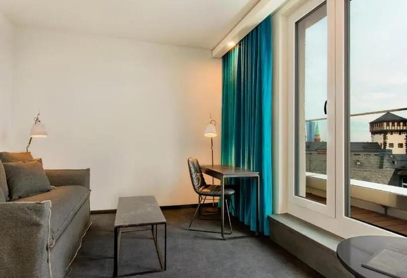 キングサイズベッドのスタンダードルーム, Motel One Frankfurt Römer