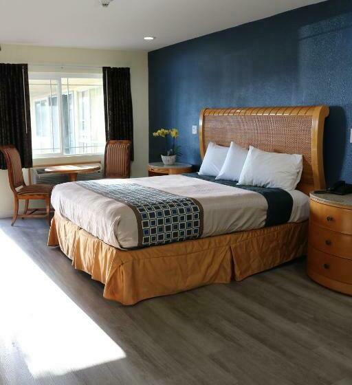 带大床的豪华间, Valli Hi Motel