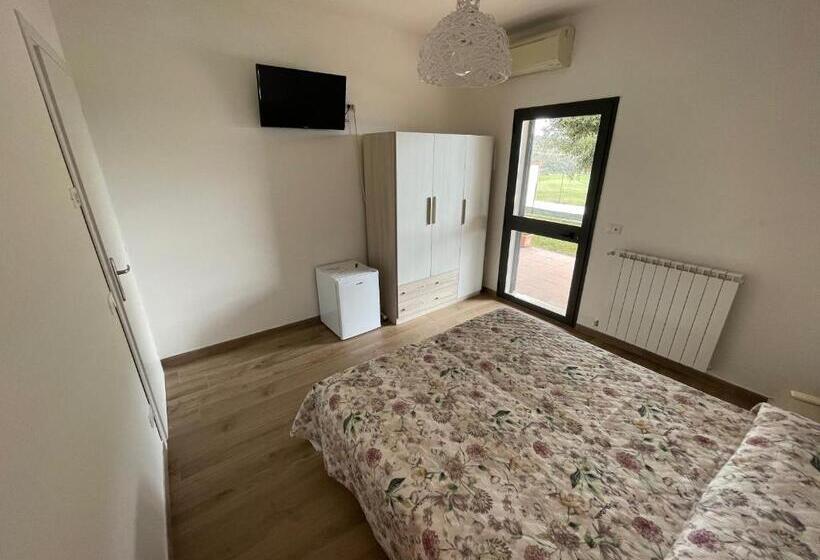 Номер Стандарт Вид на Бассейн, Agriturismo Da Pietro