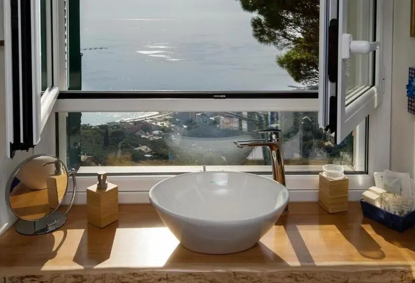 سوییت جونیور با بالکن, Olivenere Agriturismo