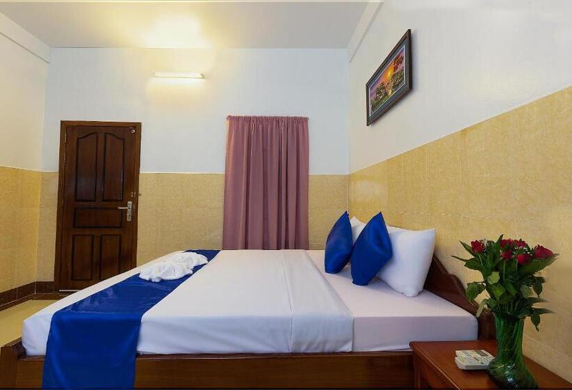 غرفة قياسية مزوَّدة بشُرفة, Botoum Hostel