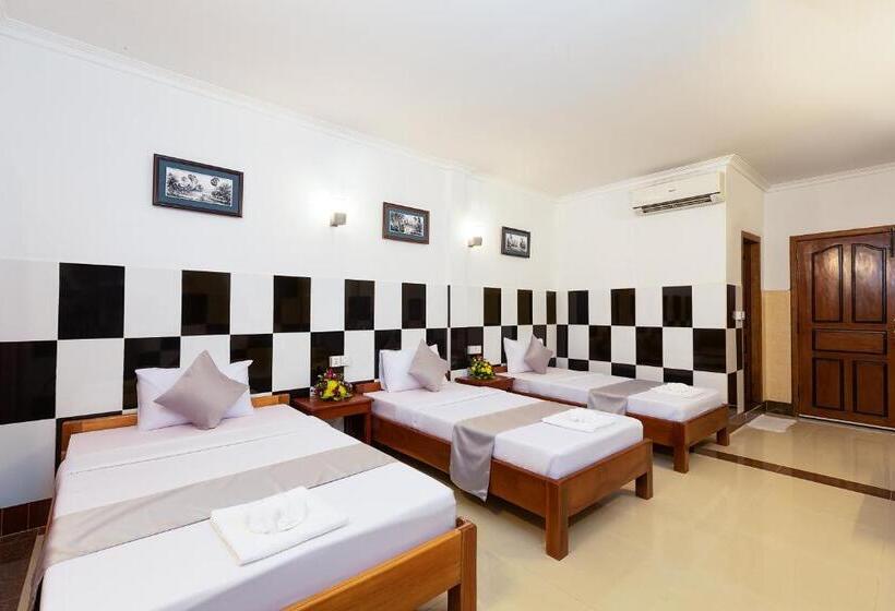 اتاق استاندارد سه تخته با بالکن, Botoum Hostel