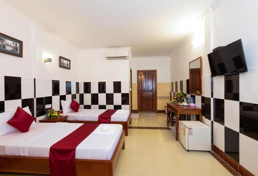 غرفة قياسية مزوَّدة بشُرفة, Botoum Hostel