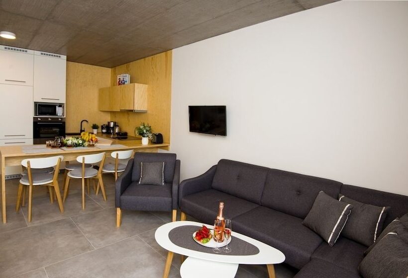Apartamento 1 Dormitório com Terraço, Residence Trafick