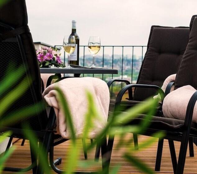 Apartamento 1 Dormitório com Terraço, Residence Trafick