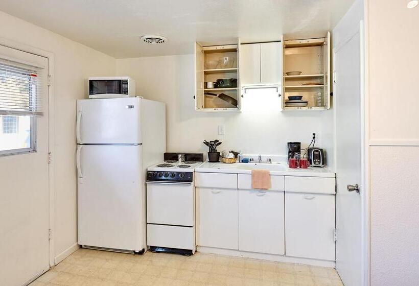 إستوديو ديلوكس, Arbor Inn Motel Oakridge