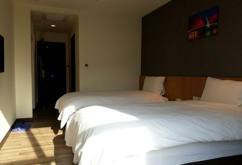 اتاق استاندارد با چشم‌انداز شهر, Honest&warm