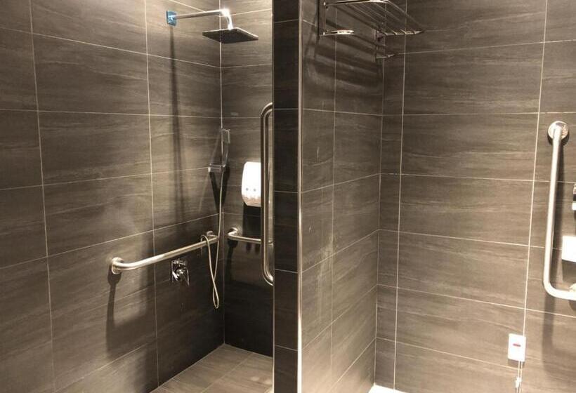 اتاق استاندارد برای معلولان, Honest&warm