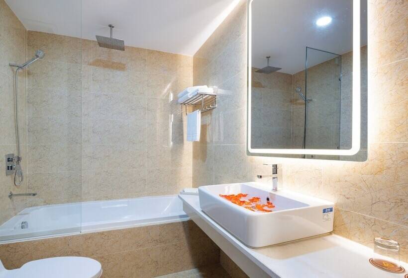 اتاق لوکس با چشم‌انداز شهر, Imperial Nha Trang