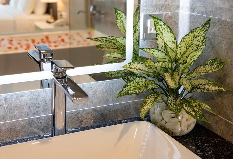 اتاق لوکس با چشم‌انداز شهر, Imperial Nha Trang