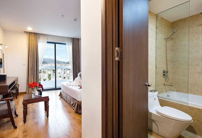 اتاق لوکس با چشم‌انداز شهر, Imperial Nha Trang
