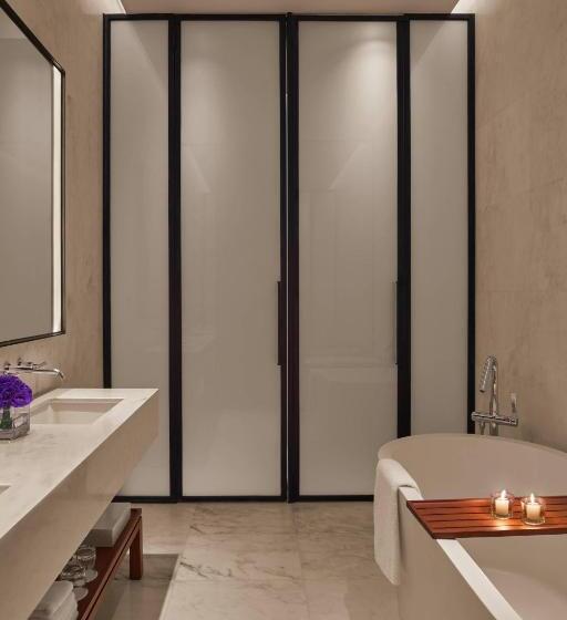 Premium room with view, The Shanghai Edition