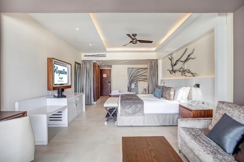 Premium room with view, The Shanghai Edition