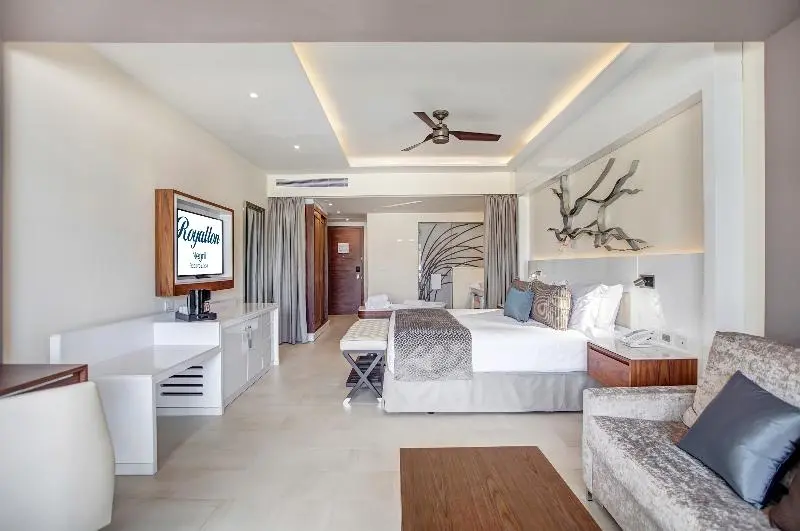 Premium room with view, The Shanghai Edition