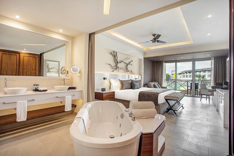 Premium room with view, The Shanghai Edition