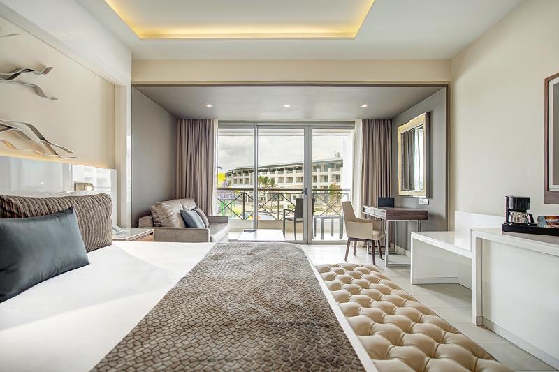 Premium room with view, The Shanghai Edition