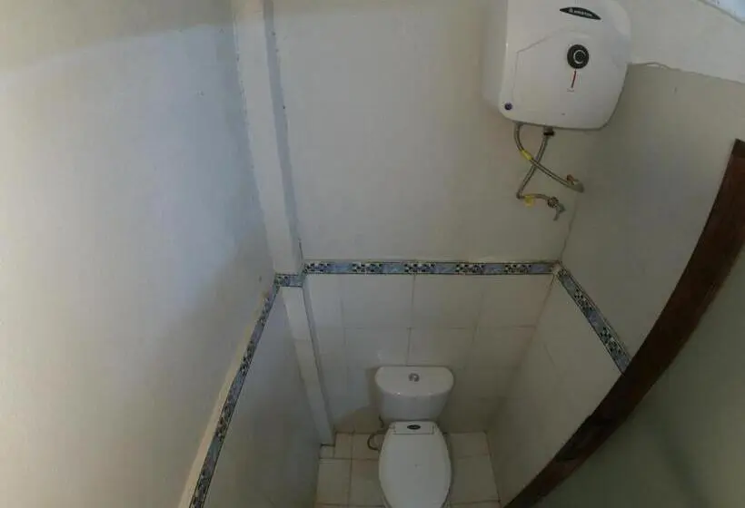 スタンダードトリプルルーム, Local Hostel Amed