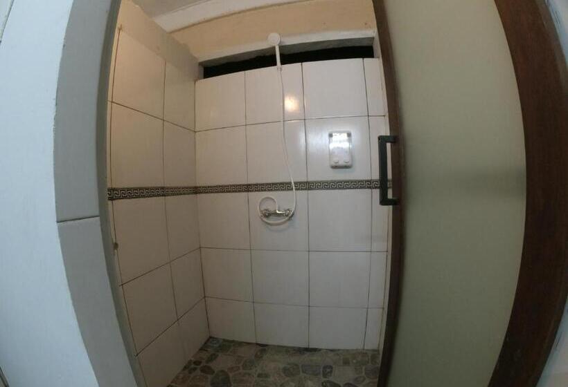 스탠다드 트리플 룸, Local Hostel Amed