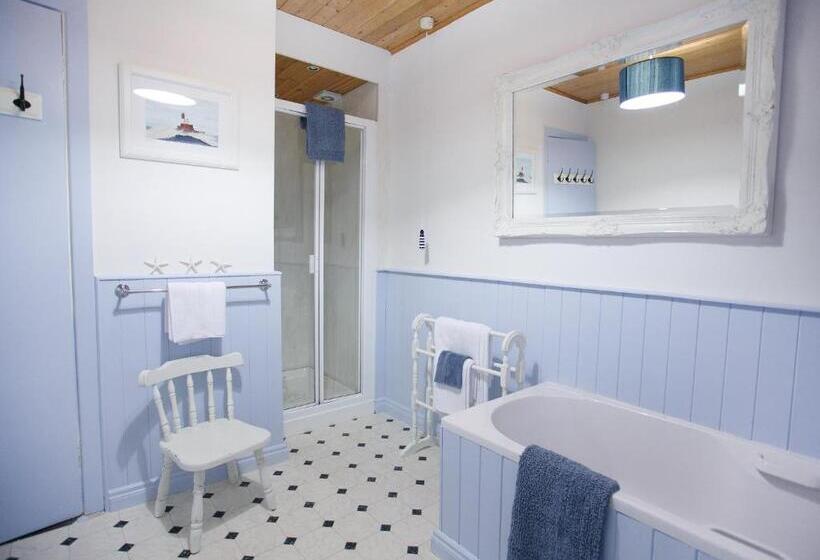 غرفة ديلوكس مطلّة علي البحر, Margaret's Cottage B&b