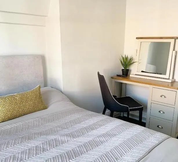 スタンダードシングルルーム, The Traveller's B&b